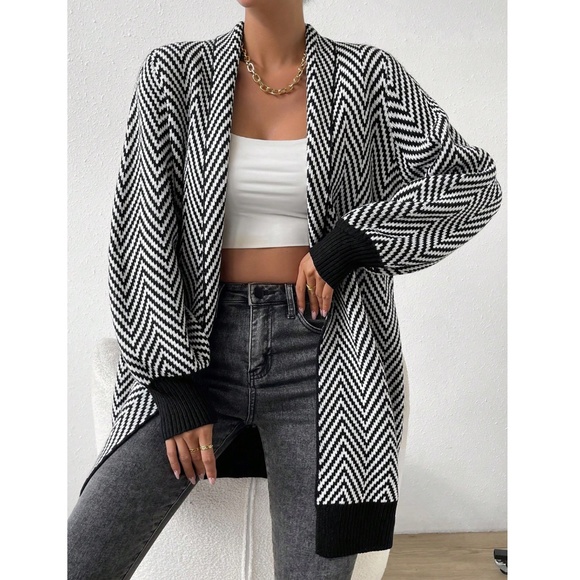 Knit Chevron Open Cardigan Bishop Sleeves Hip Length Black & White - Picture 6 of 7